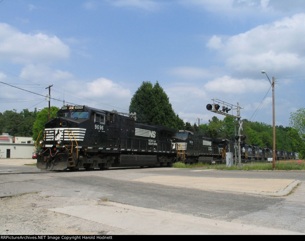 NS 9696 leads 8 other locos on train 349